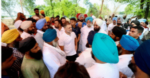 ਰਾਹੁਲ ਗਾਂਧੀ ਨੇ ਅੰਮ੍ਰਿਤਸਰ, ਗੁਰਦਾਸਪੁਰ ਦੇ ਹੜ੍ਹ ਪ੍ਰਭਾਵਿਤ ਪਿੰਡਾਂ ਦਾ ਦੌਰਾ ਕੀਤਾ
